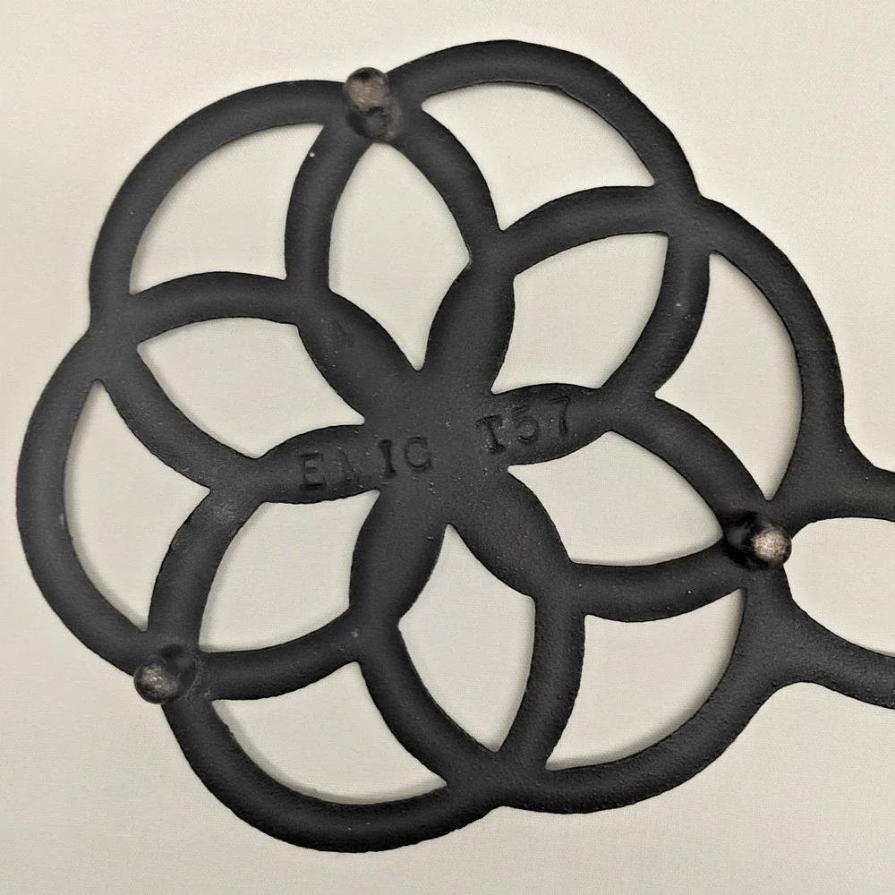 EMIC (EMIG) T57‎ Vintage Cast Iron Hex Circles Trivet Pot & Pan Holder